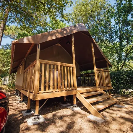 Camping Les Pins De La Coubre 3*