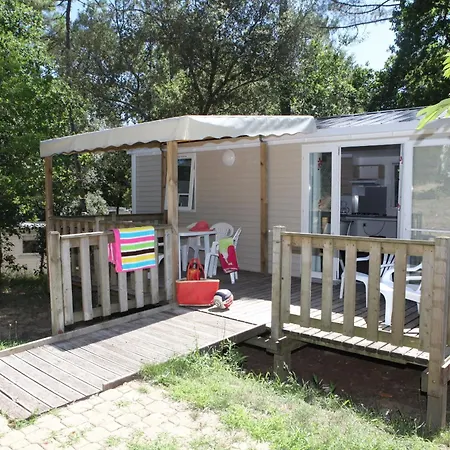 Les Pins De La Coubre Camping