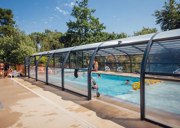 Les Pins De La Coubre Camping